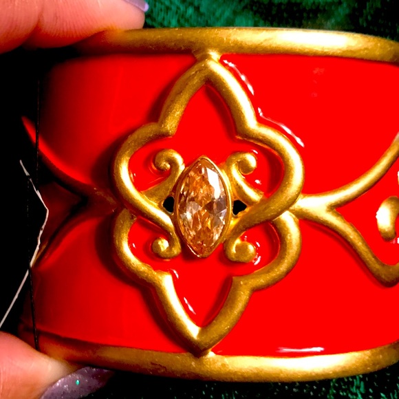Carolee Lux Open Gold Tone Heart Scroll Embellished Cuff New - Scarlet Red - Picture 1 of 16